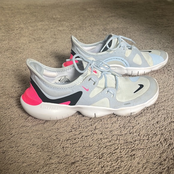 Women’s Nike Free running shoes - Picture 3 of 5